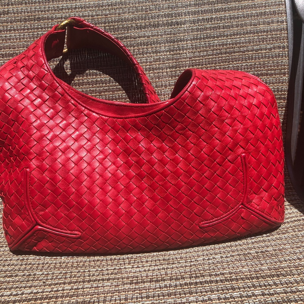 Stunning Bottega Veneta Bag in Carmine Red